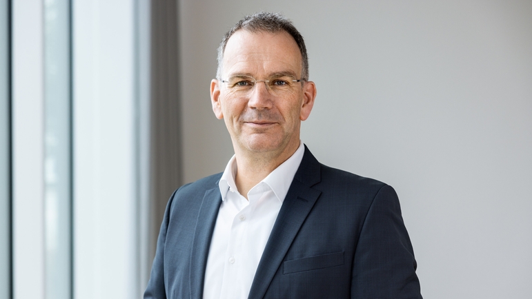 Portrait picture of the Endress+Hauser CEO Dr Peter Selders