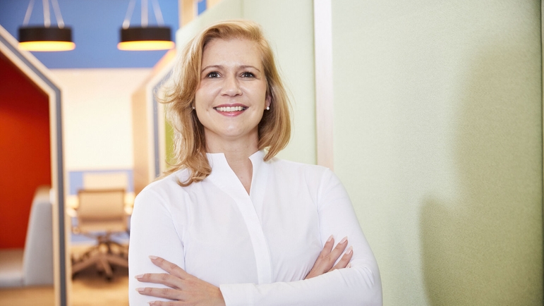 Portrait picture of corporate sustainability officer Julia Schempp.