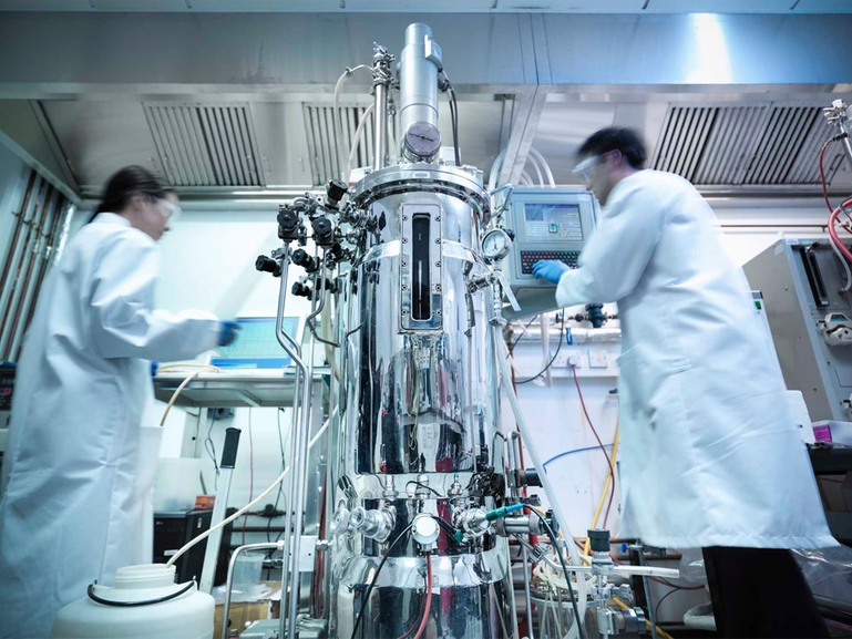Fermentation process with bioreactor