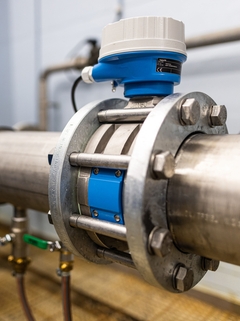 Picture of total solids meter Proline Teqwave MW 500 installed in a wastewater treatment plant